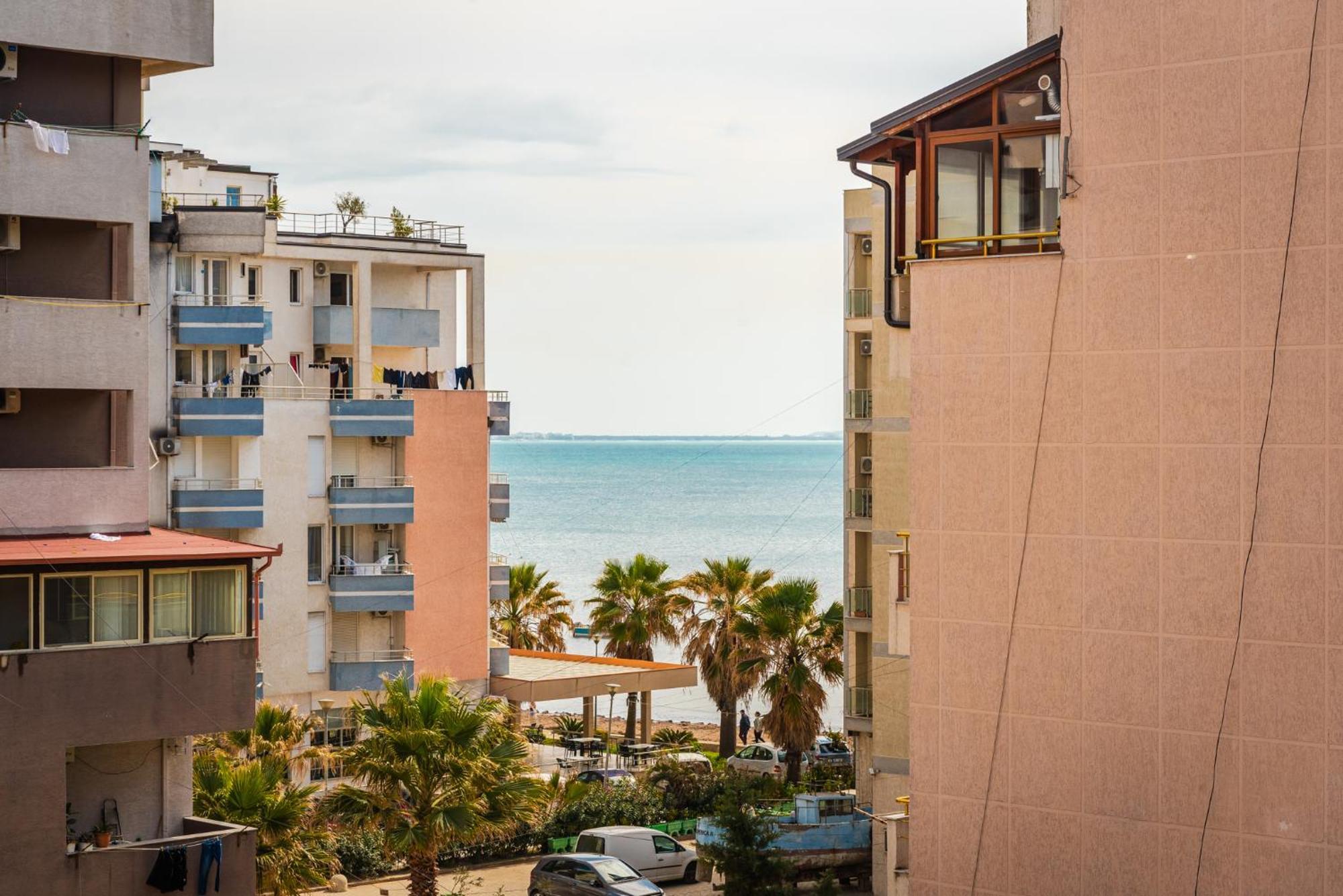 Relax Inn Hotel Durrës Buitenkant foto