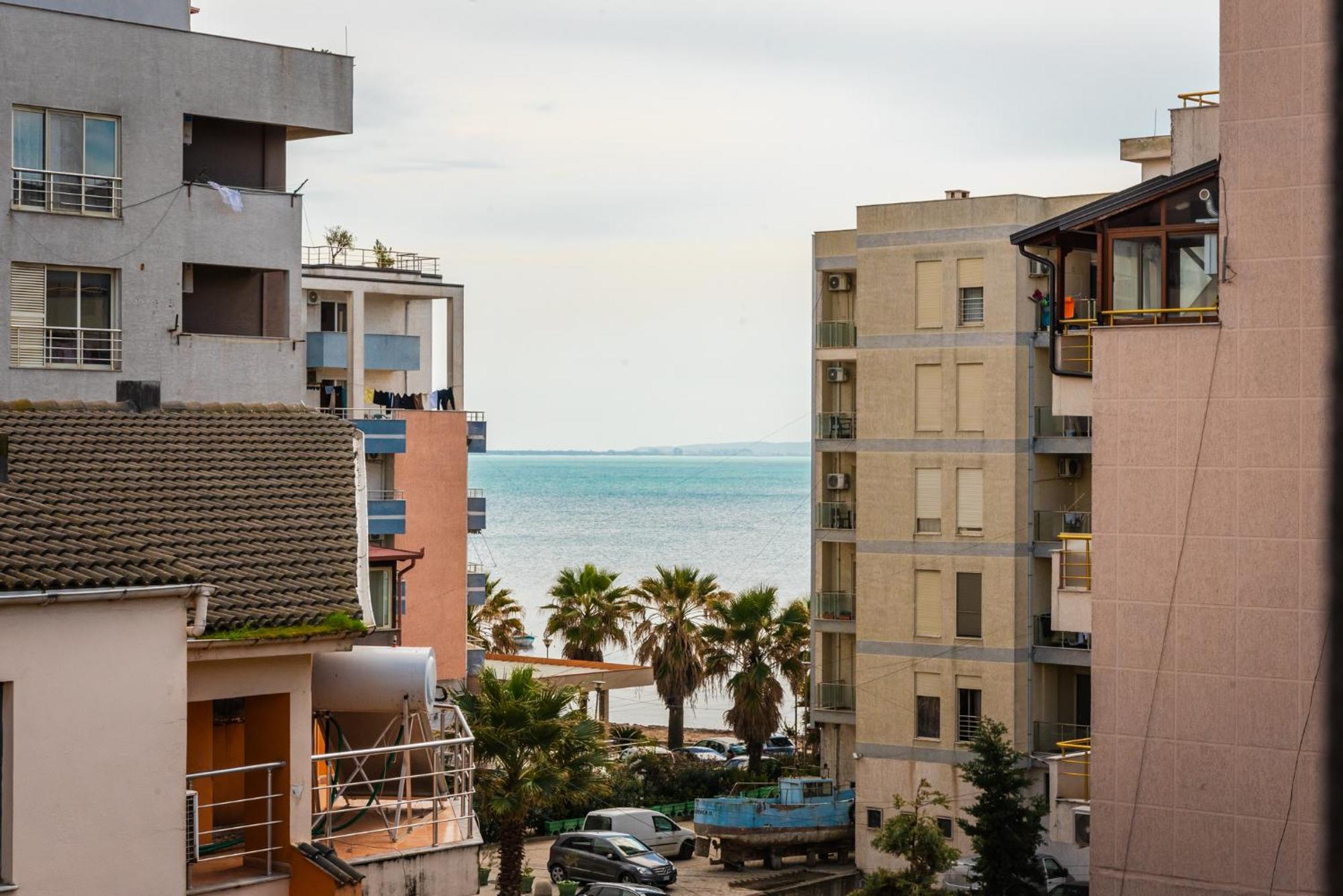 Relax Inn Hotel Durrës Buitenkant foto